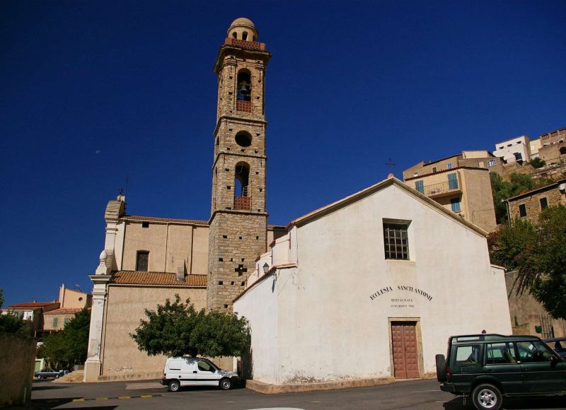 La place du village de Lumio